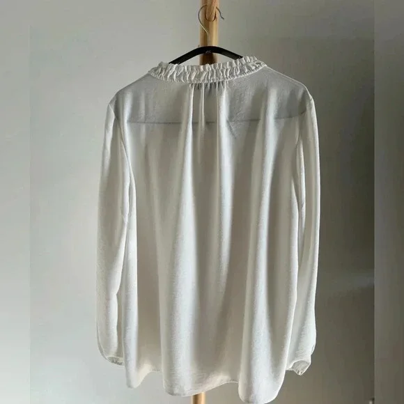 Tommy Hilfiger top, created a solid-color style that's wearable. Size X-large - Picture 9 of 13